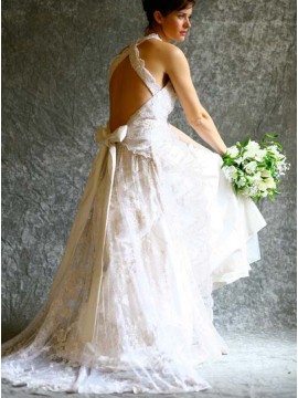 A-line Halter Backless Lace Wedding Dress with Beading Bowknot